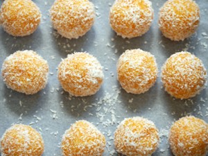 apricot-blissballs-1